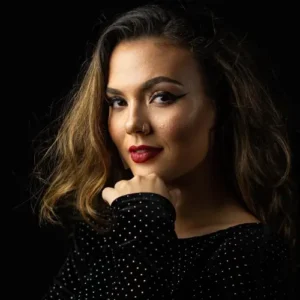 Larissa Rebelatto, DJ, residente no Reino Unido